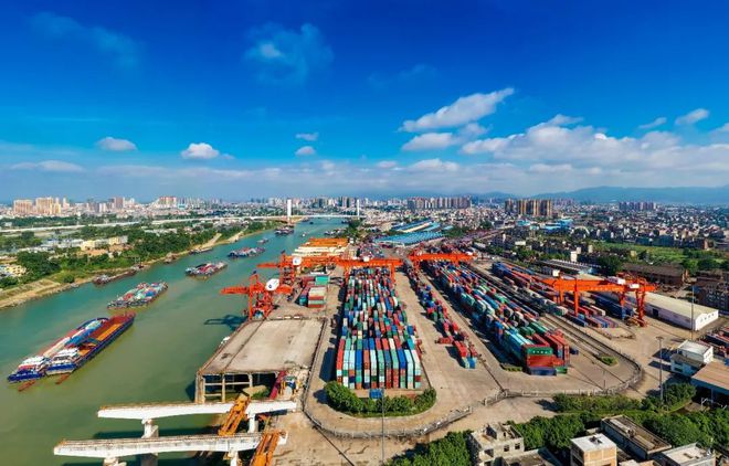 北部灣港集團(tuán)貴港碼頭吞吐量首破1000萬(wàn)噸 碼頭建設(shè)與管理新里程